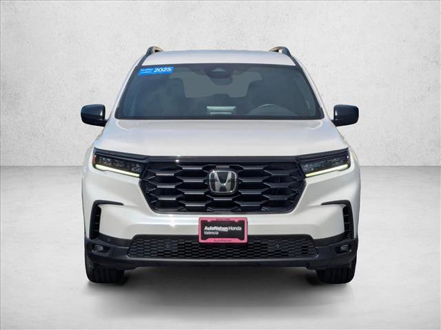 Used 2025 Honda Pilot Sport image 2