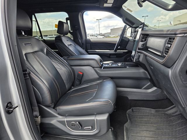Used 2024 Ford Expedition Platinum image 30