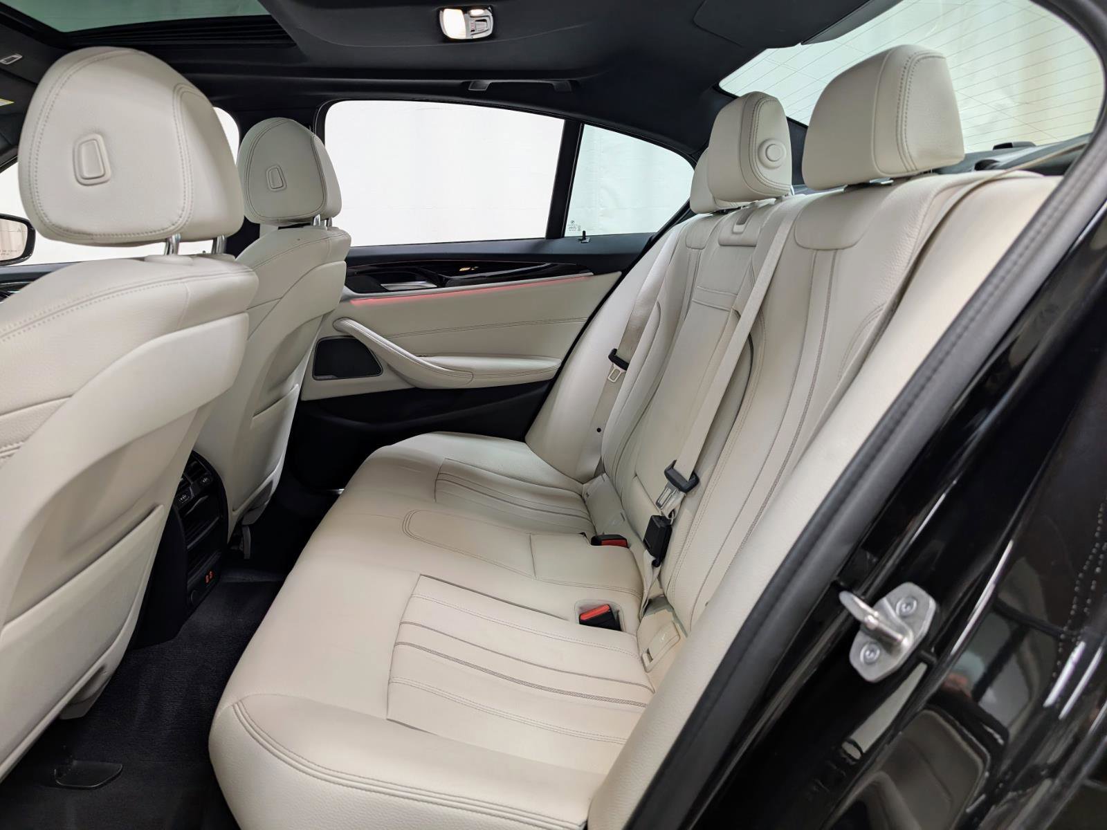 Used 2023 BMW 540i xDrive w/ M Sport Package image 18