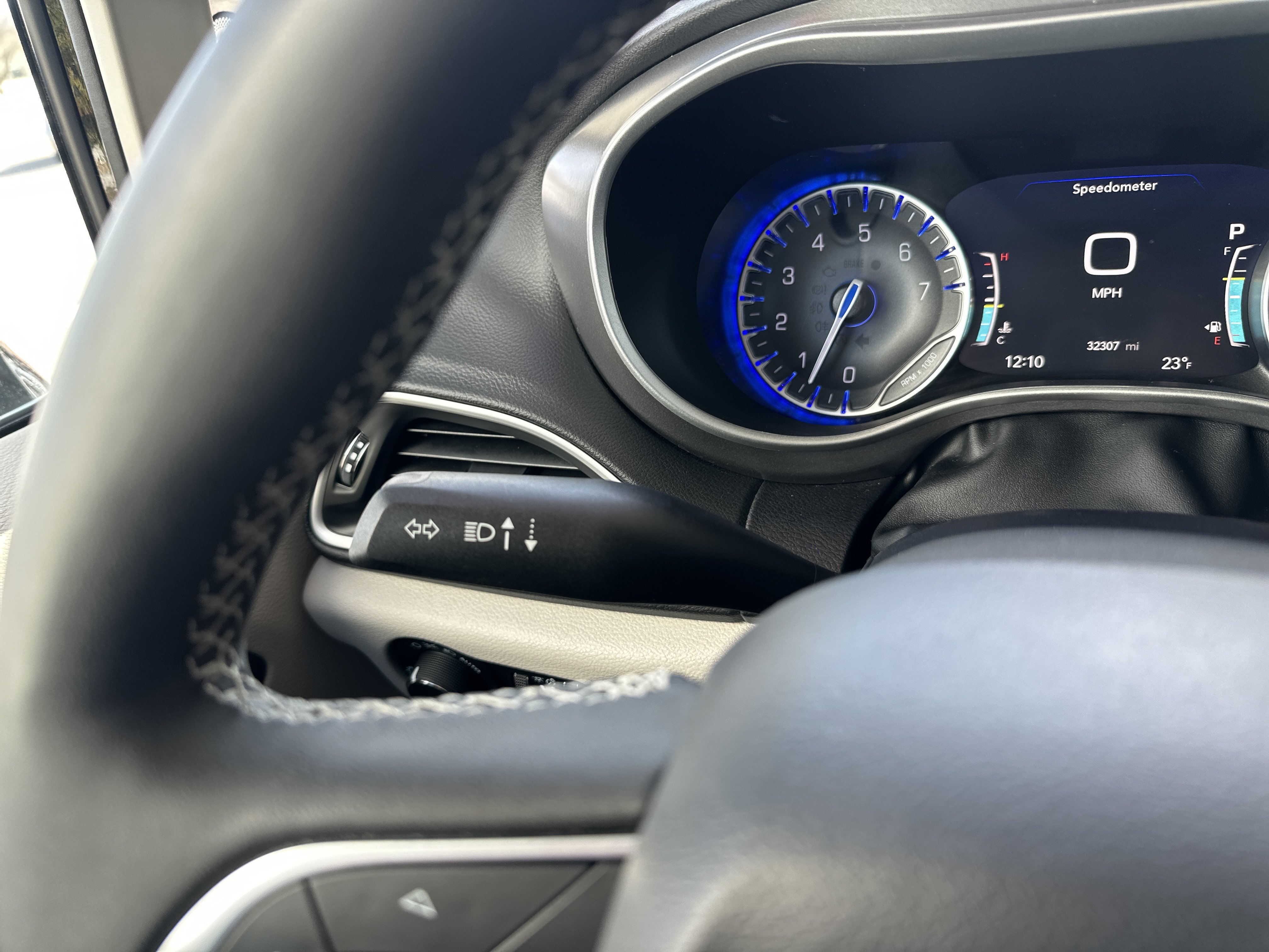 Used 2024 Chrysler Pacifica Touring-L image 28