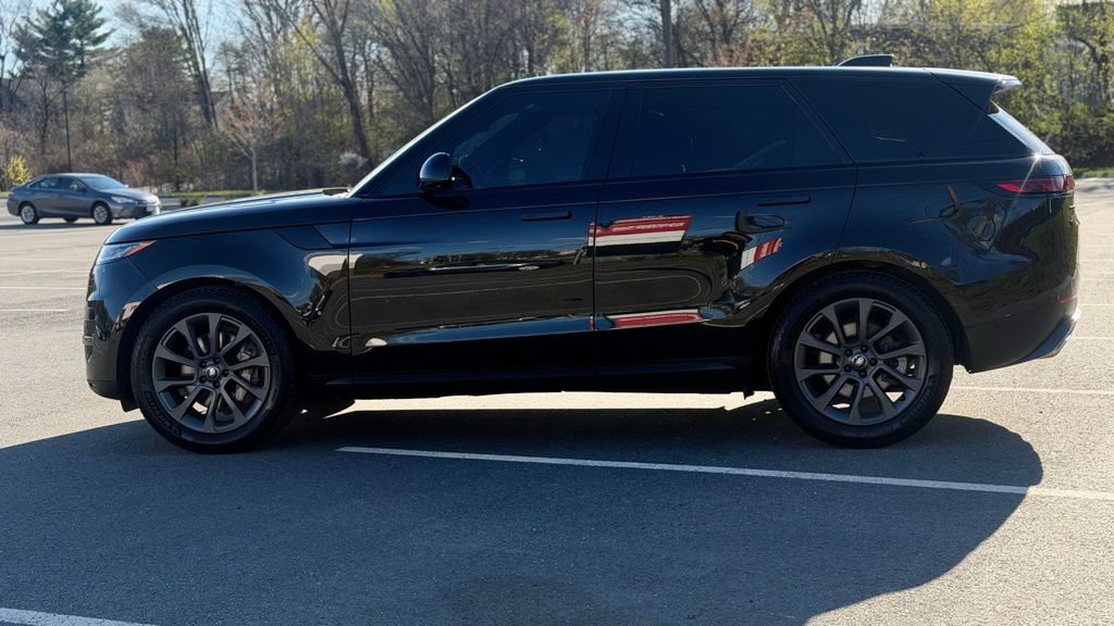 Used 2023 Land Rover Range Rover Sport SE AWD/4WD image 3