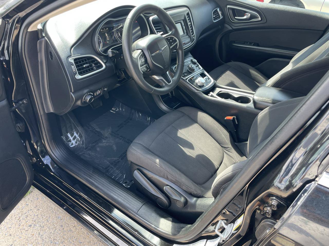 Used 2015 Chrysler 200 Limited FWD image 33