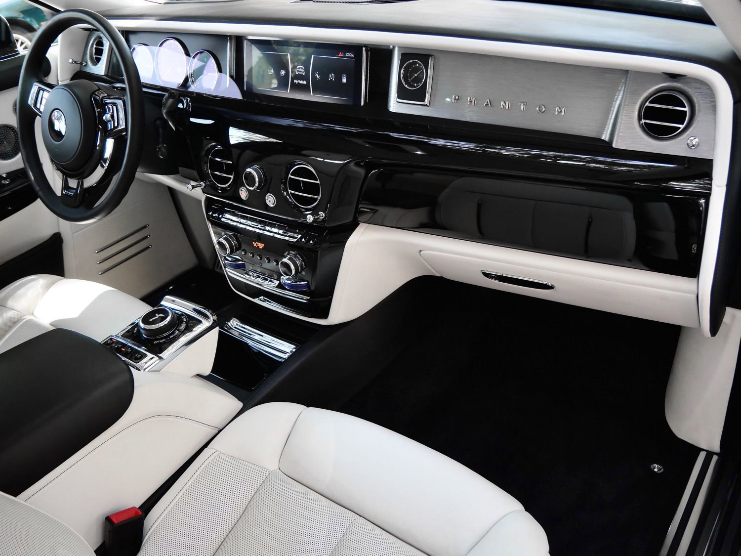 Certified 2022 Rolls-Royce Phantom Extended Wheelbase w/ The Phantom Package RWD image 18