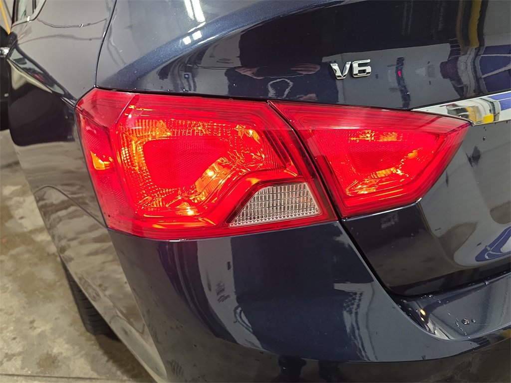 Used 2018 Chevrolet Impala Premier w/ Premier Convenience Package image 32