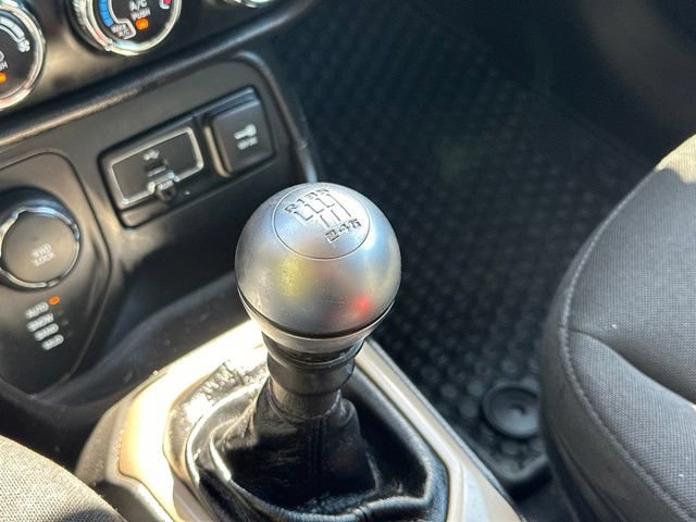 Used 2016 Jeep Renegade 75th Anniversary AWD/4WD image 32