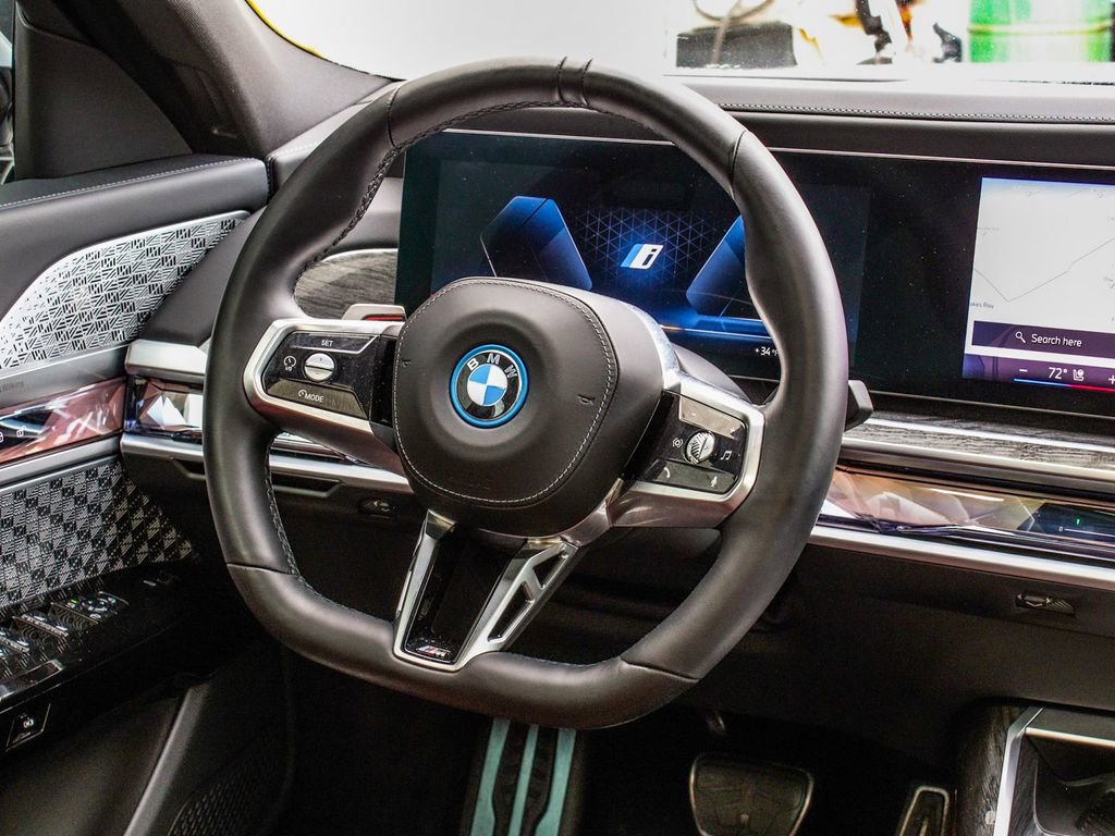 Used 2024 BMW i7 xDrive60 image 30