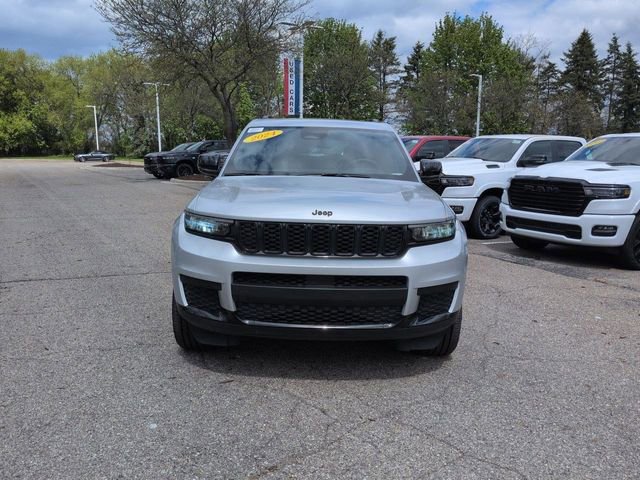 Used 2024 Jeep Grand Cherokee L Altitude AWD/4WD image 8