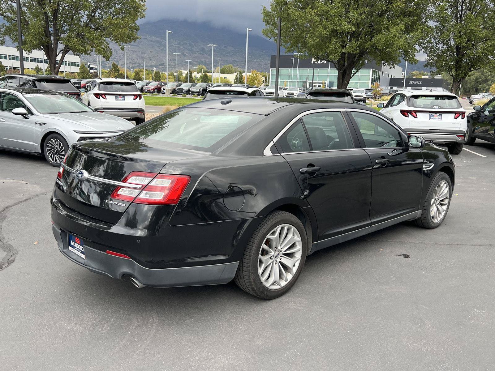 Used 2015 Ford Taurus Limited FWD image 16