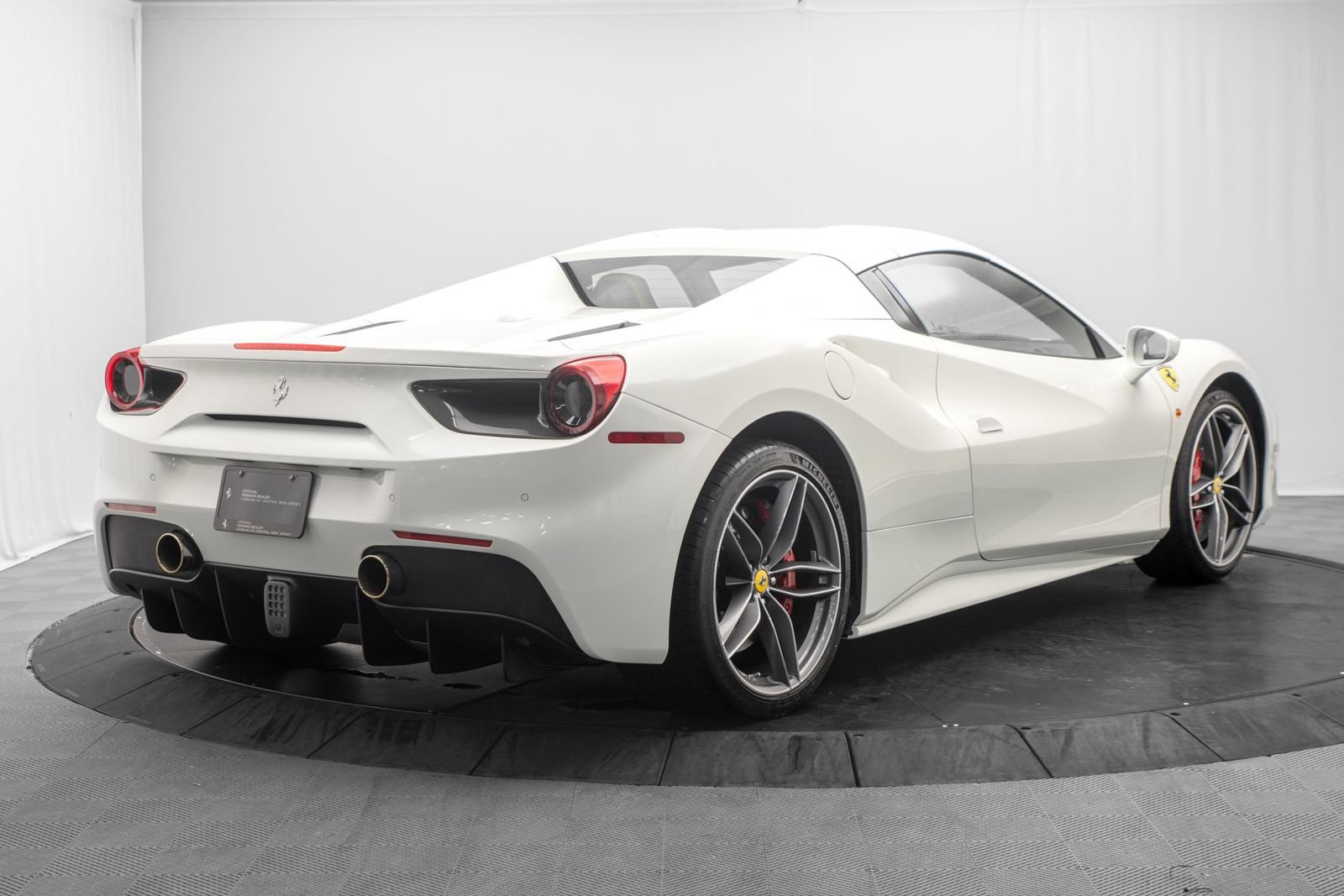 Used 2019 Ferrari 488 Spider RWD image 15
