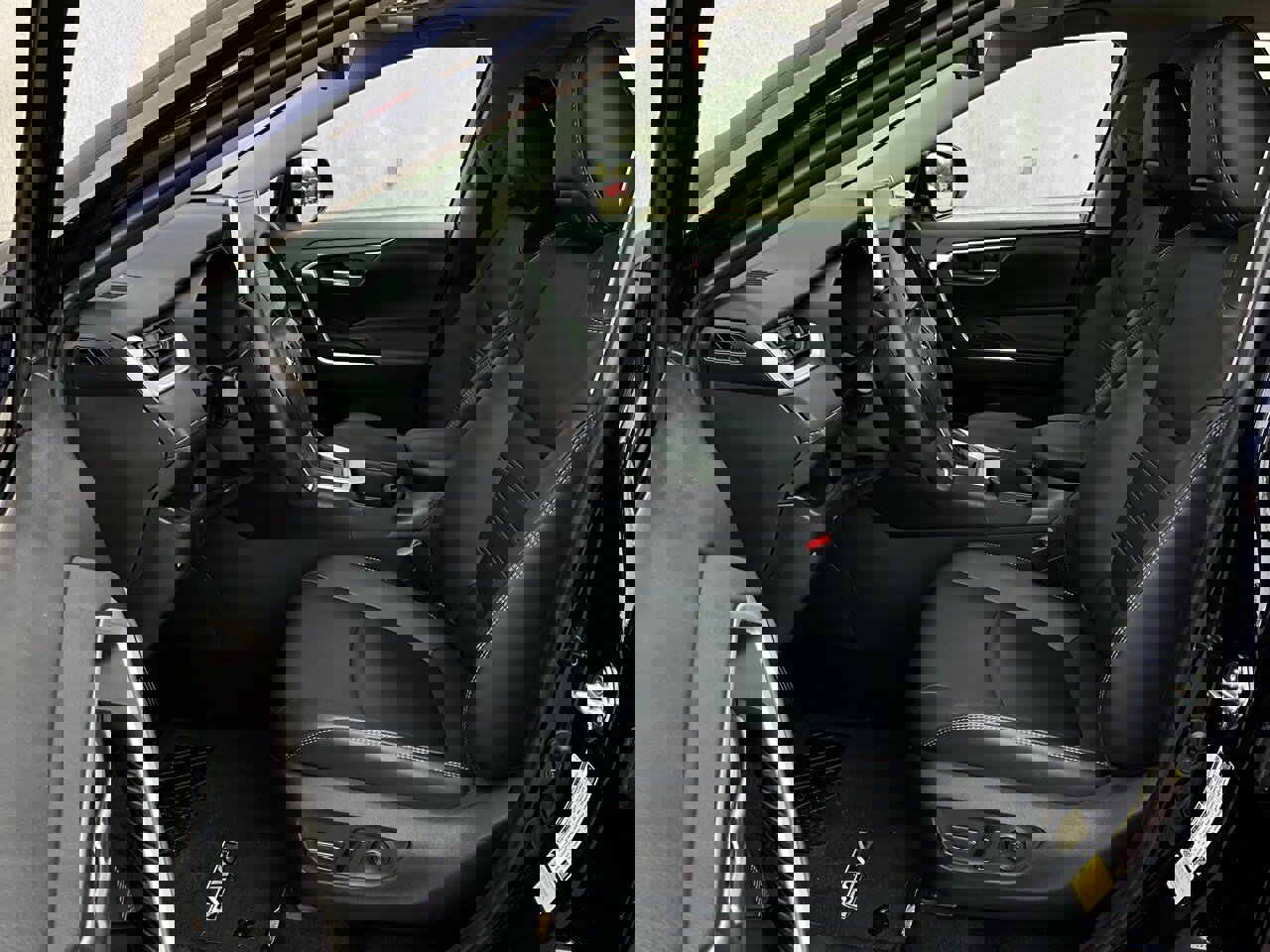 Used 2024 Toyota RAV4 XLE Premium image 10