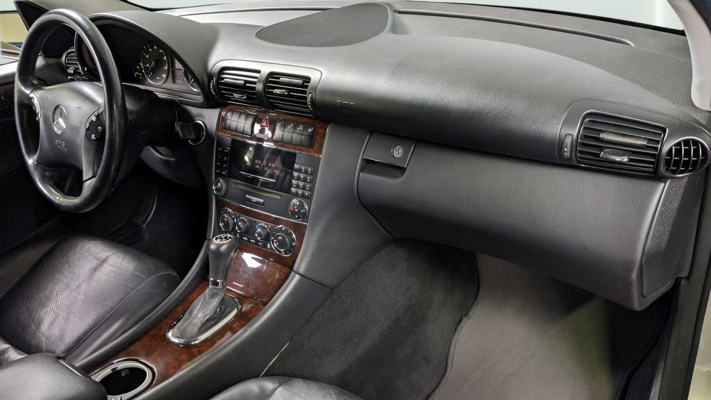 Used 2005 Mercedes-Benz C 320 4MATIC Sedan image 21