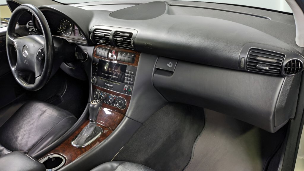 Used 2005 Mercedes-Benz C 320 4MATIC Sedan image 21