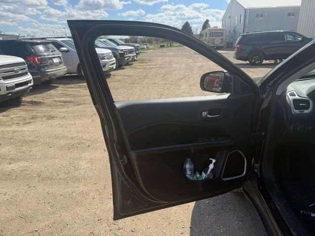 Used 2019 Jeep Compass Latitude w/ Popular Equipment Group AWD/4WD image 12