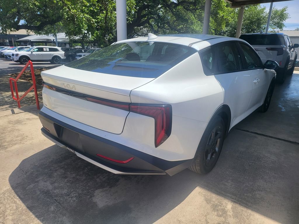 Used 2025 Kia K4 LXS image 12