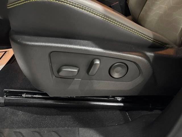 Used 2025 Chevrolet Colorado ZR2 w/ Technology Package AWD/4WD image 14