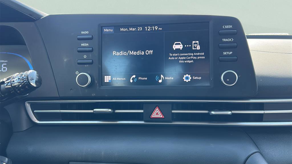 Certified 2025 Hyundai Elantra SE image 17