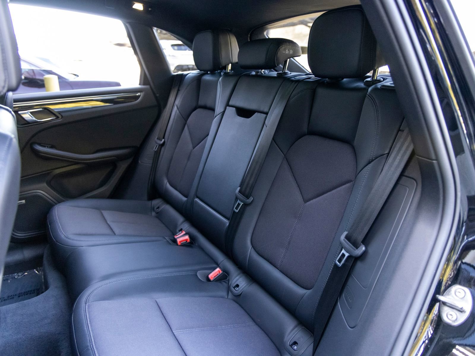 Certified 2025 Porsche Macan AWD/4WD image 46