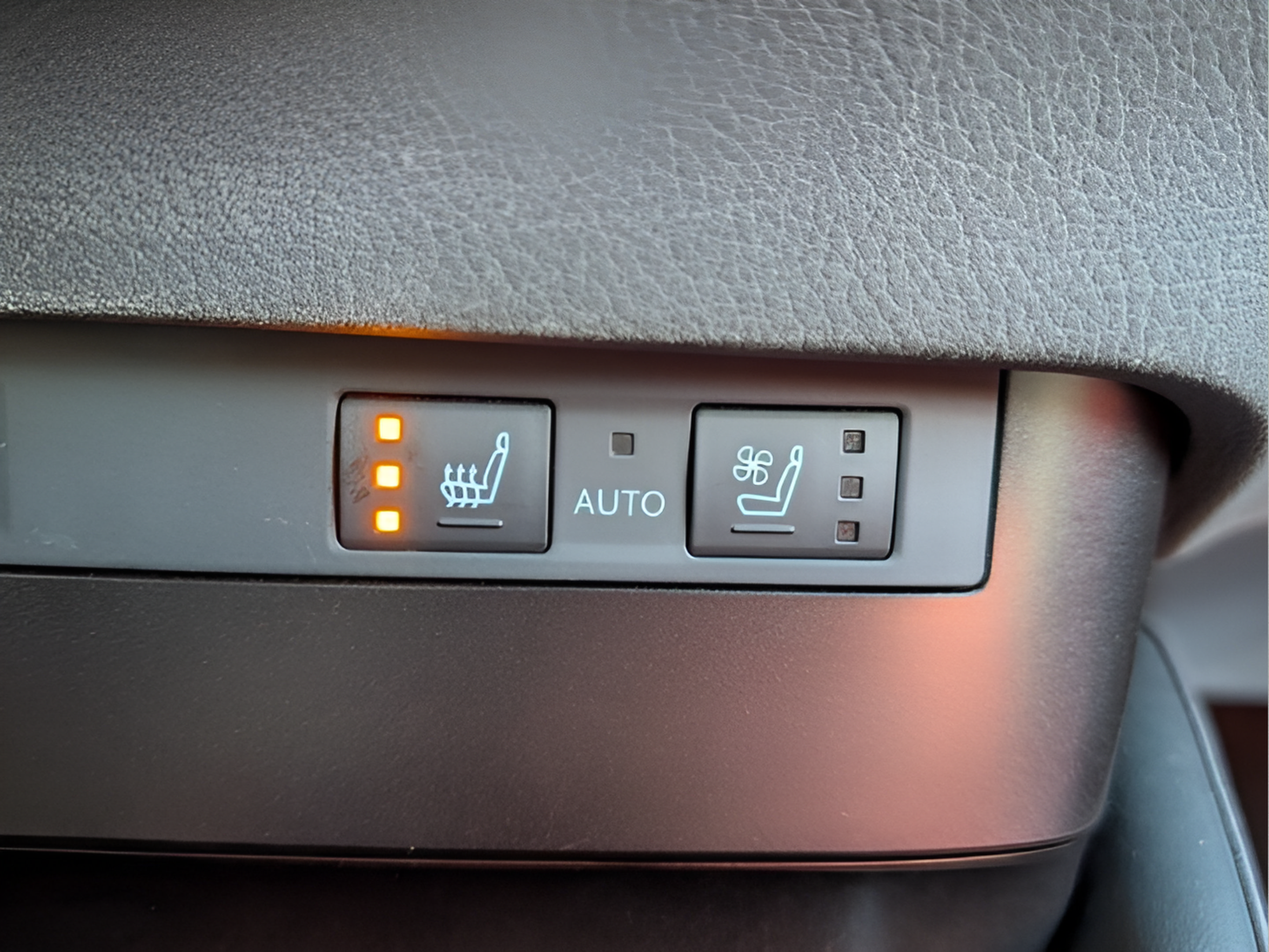 Used 2024 Lexus ES 350 F Sport w/ Accessory Package (Z2) FWD image 21