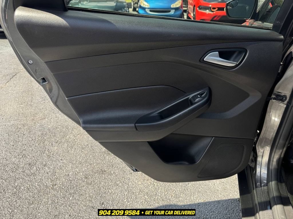 Used 2016 Ford Focus SE FWD image 25