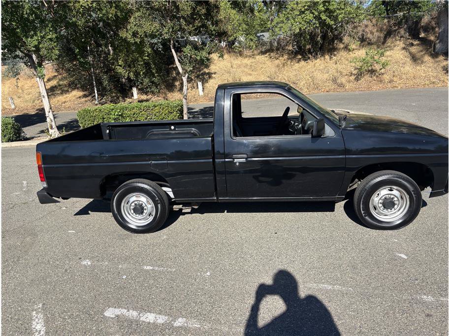 Used 1995 Nissan Pickup 2WD Regular Cab image 8