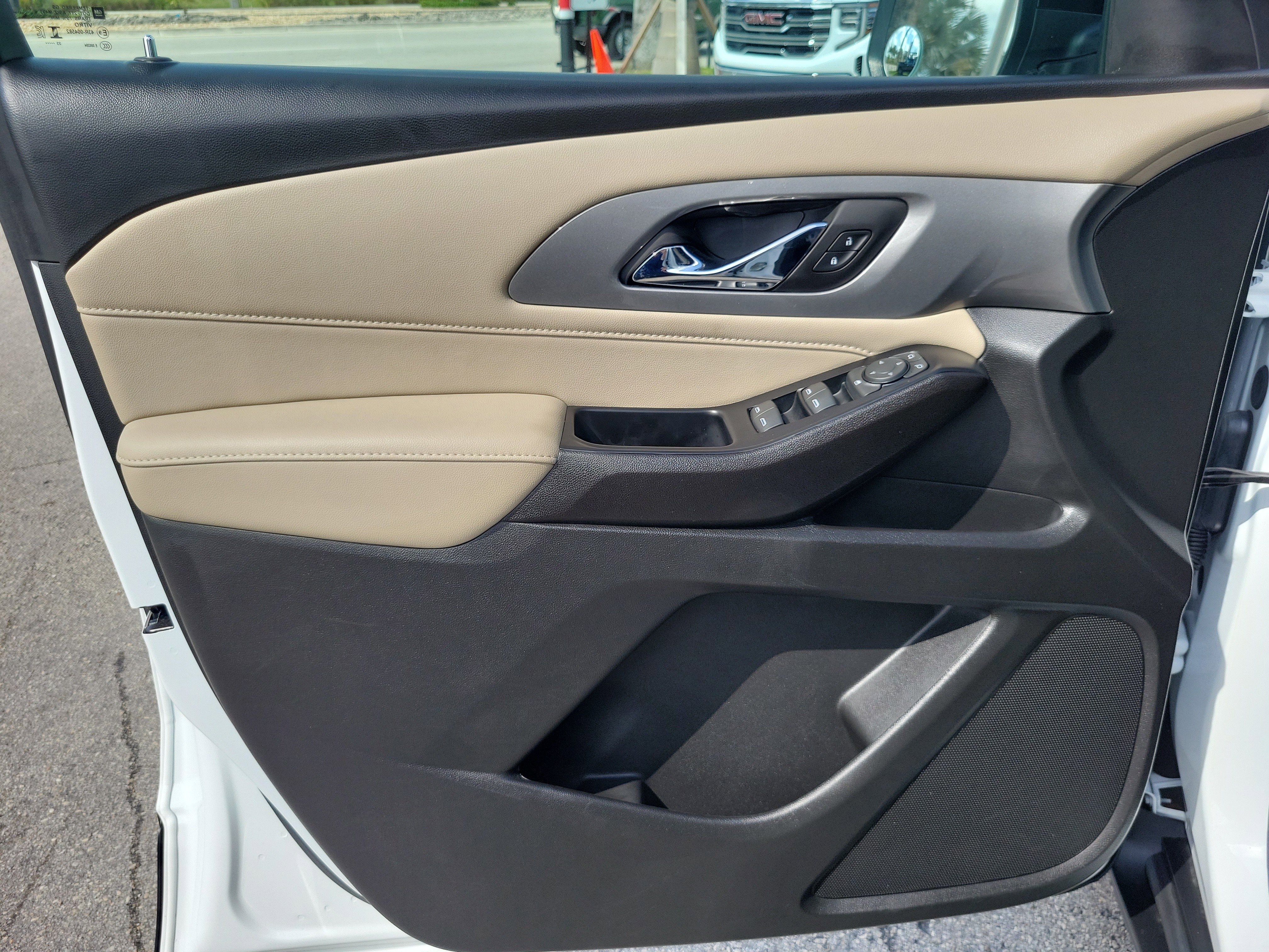 Used 2023 Chevrolet Traverse LS FWD image 22
