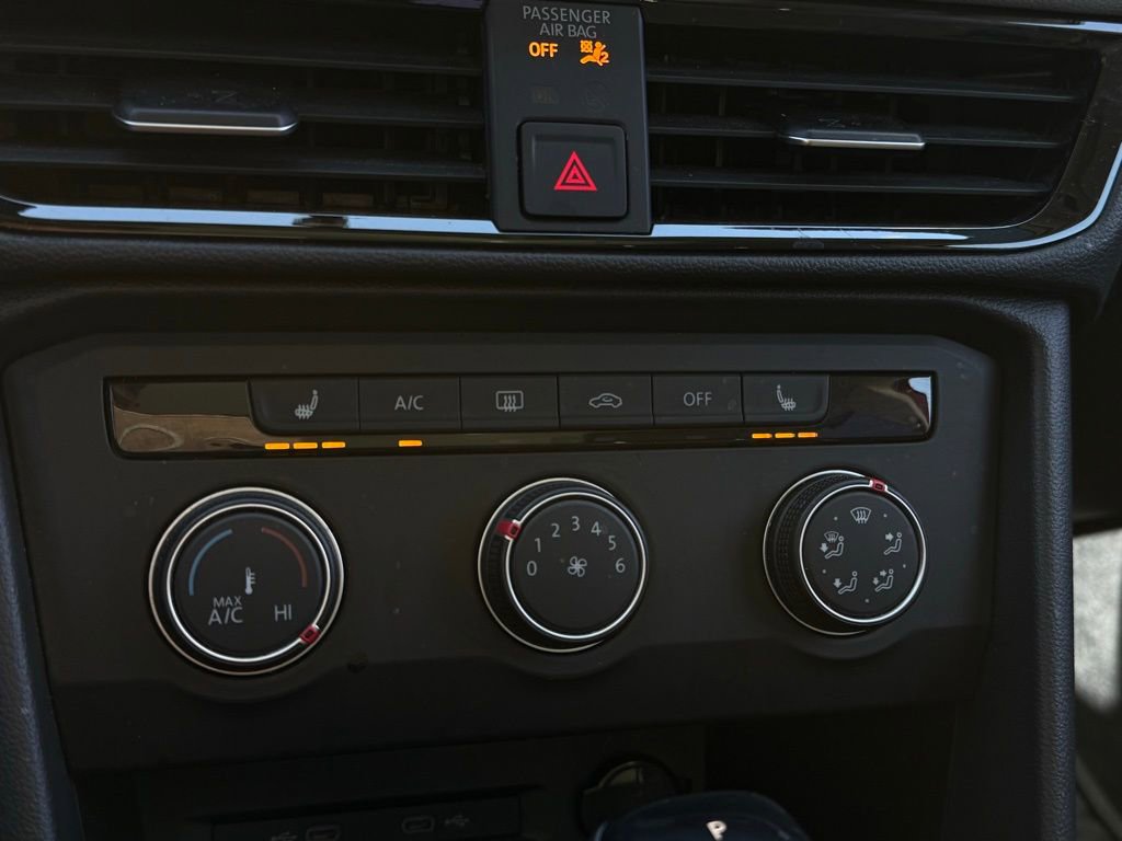 Certified 2022 Volkswagen Taos SE image 12