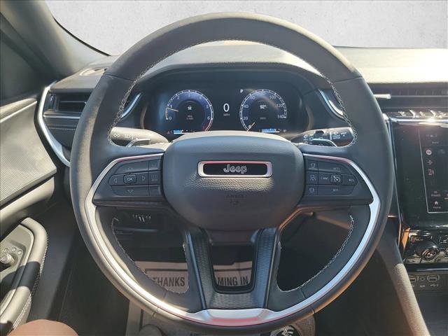 Used 2025 Jeep Grand Cherokee Altitude image 20