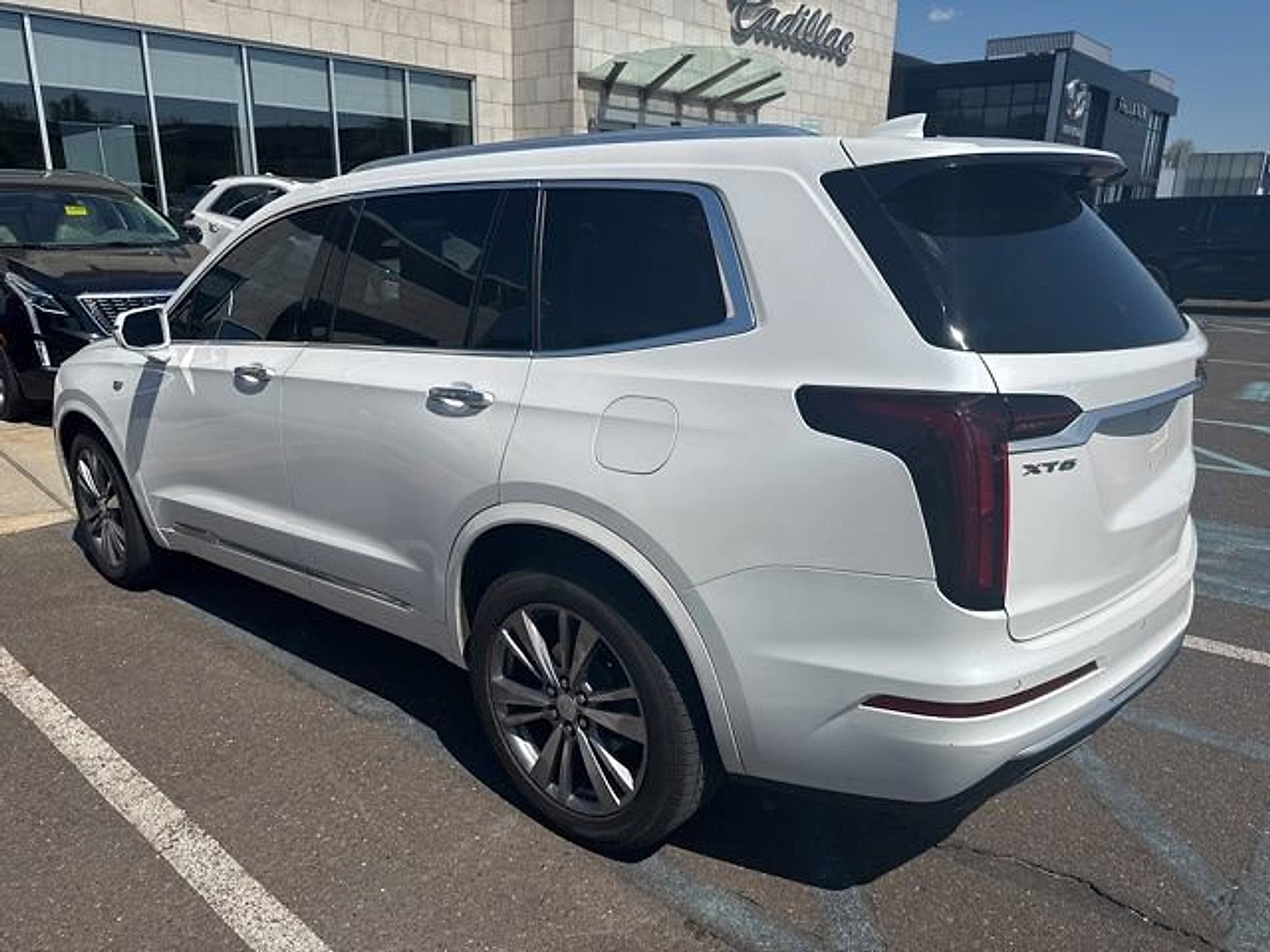 Used 2020 Cadillac XT6 Premium Luxury AWD/4WD image 3