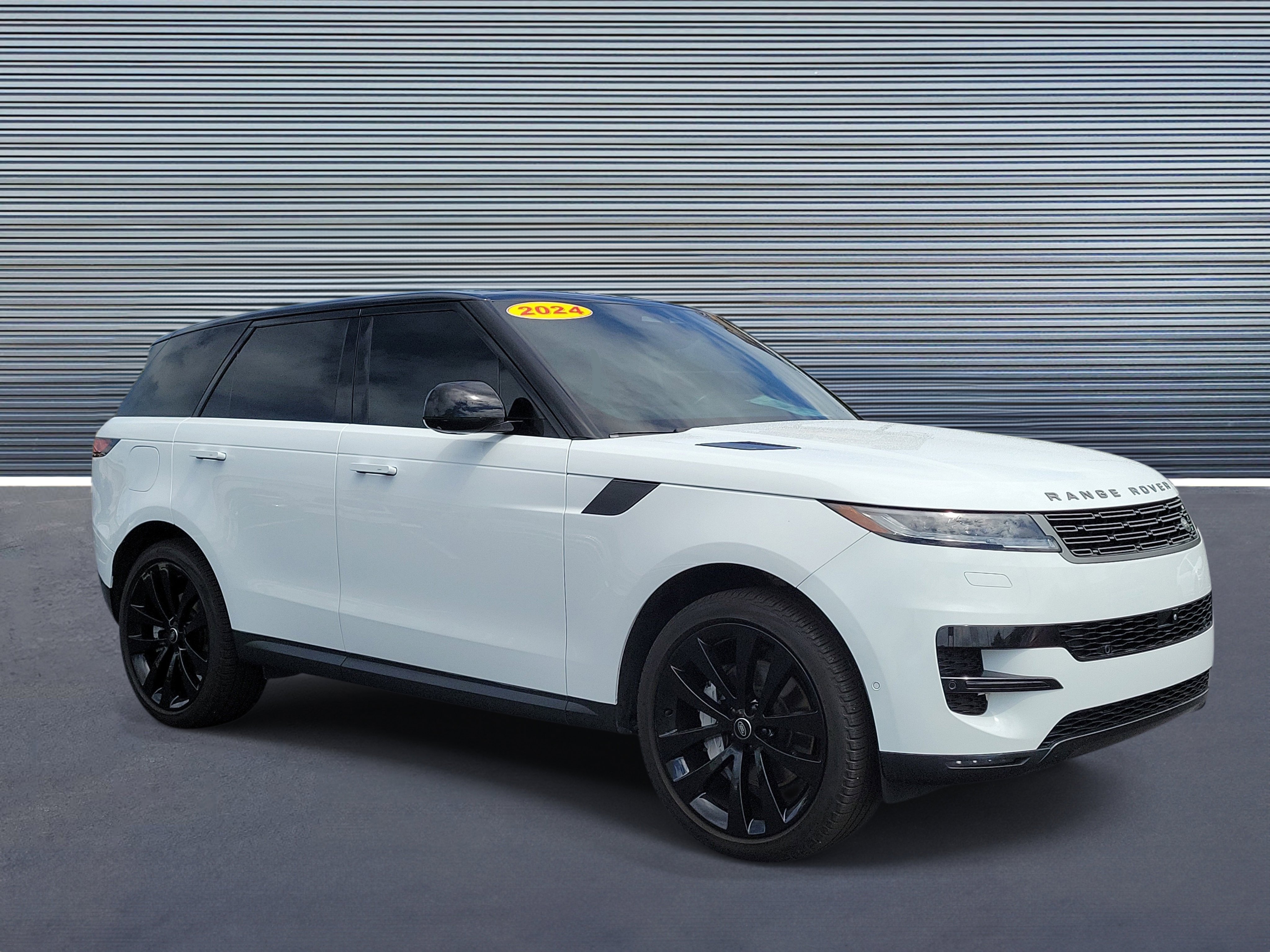 Used 2024 Land Rover Range Rover Sport SE image 2