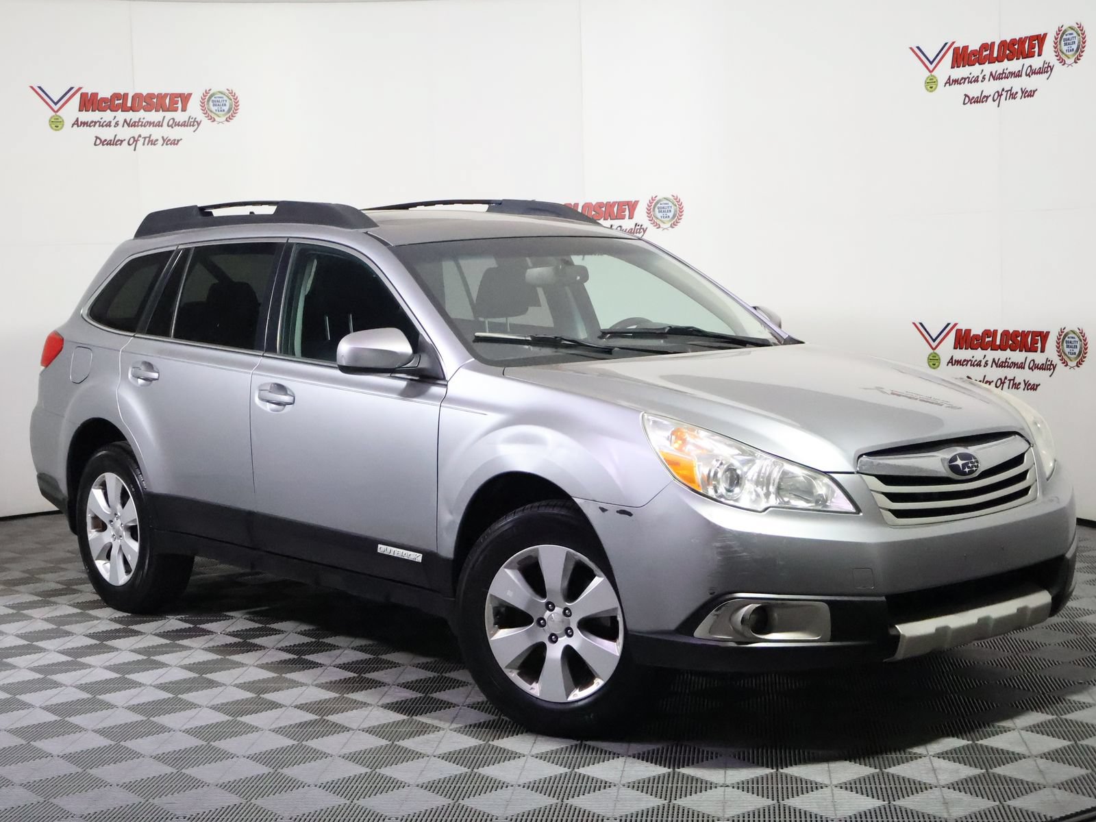 Used 2011 Subaru Outback 2.5i Limited w/ PWR Moonroof Pkg AWD/4WD image 2