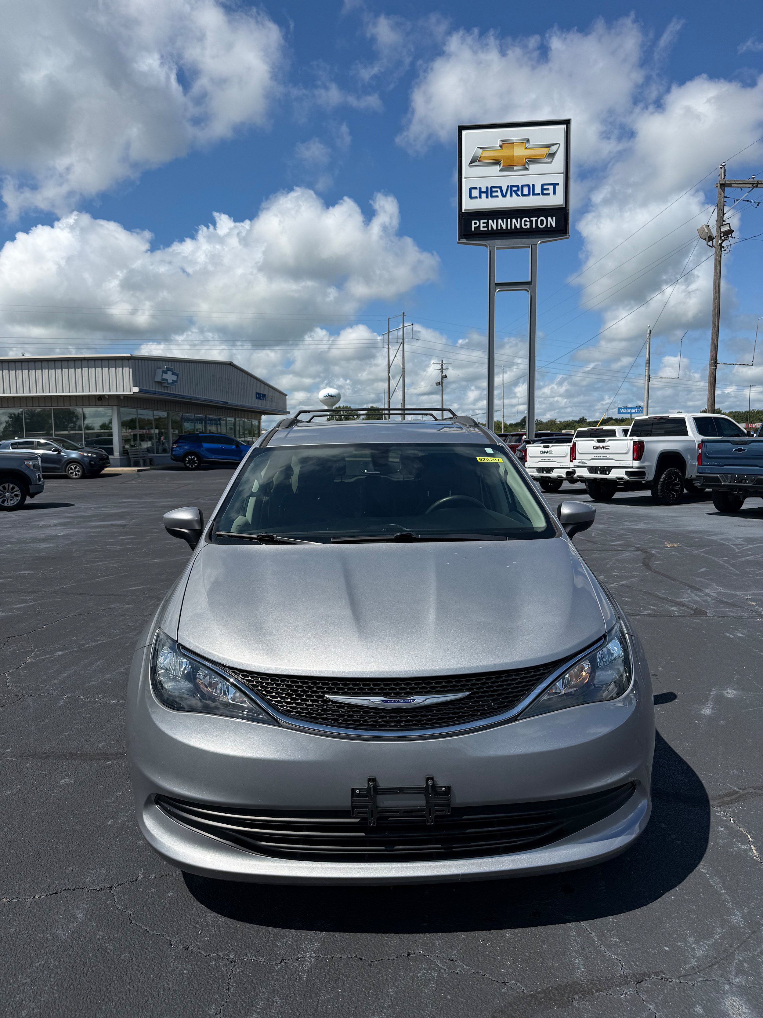 Used 2020 Chrysler Voyager Lxi FWD image 2