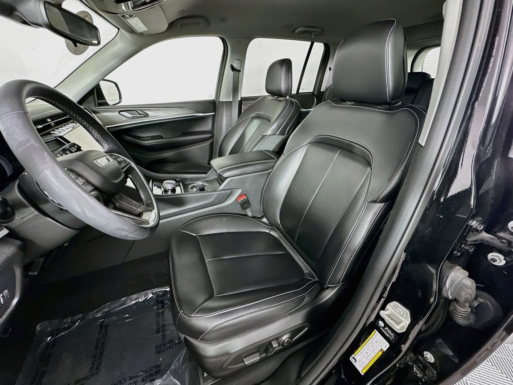 Certified 2024 Jeep Grand Cherokee Limited AWD/4WD image 32