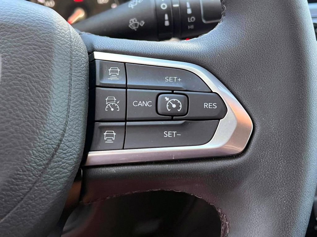 Used 2025 Jeep Compass Limited AWD/4WD image 23