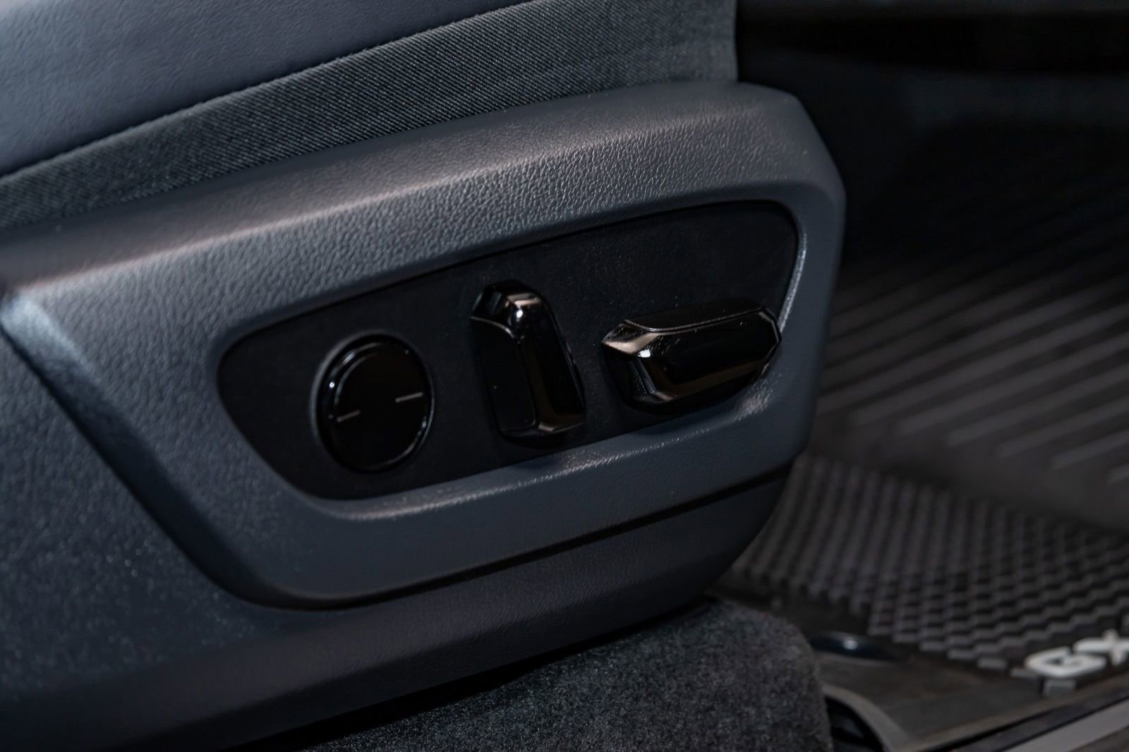 Used 2025 Lexus GX 550 image 23