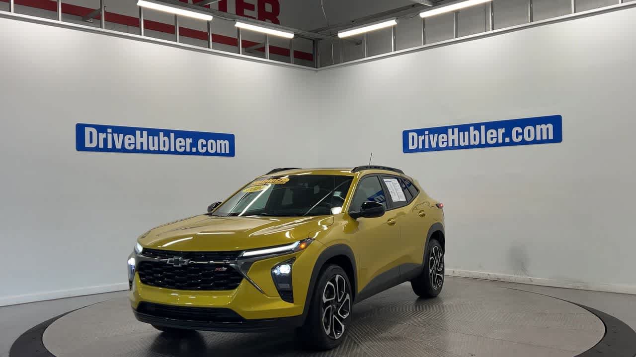 Used 2024 Chevrolet Trax RS w/ Sunroof Package FWD image 4
