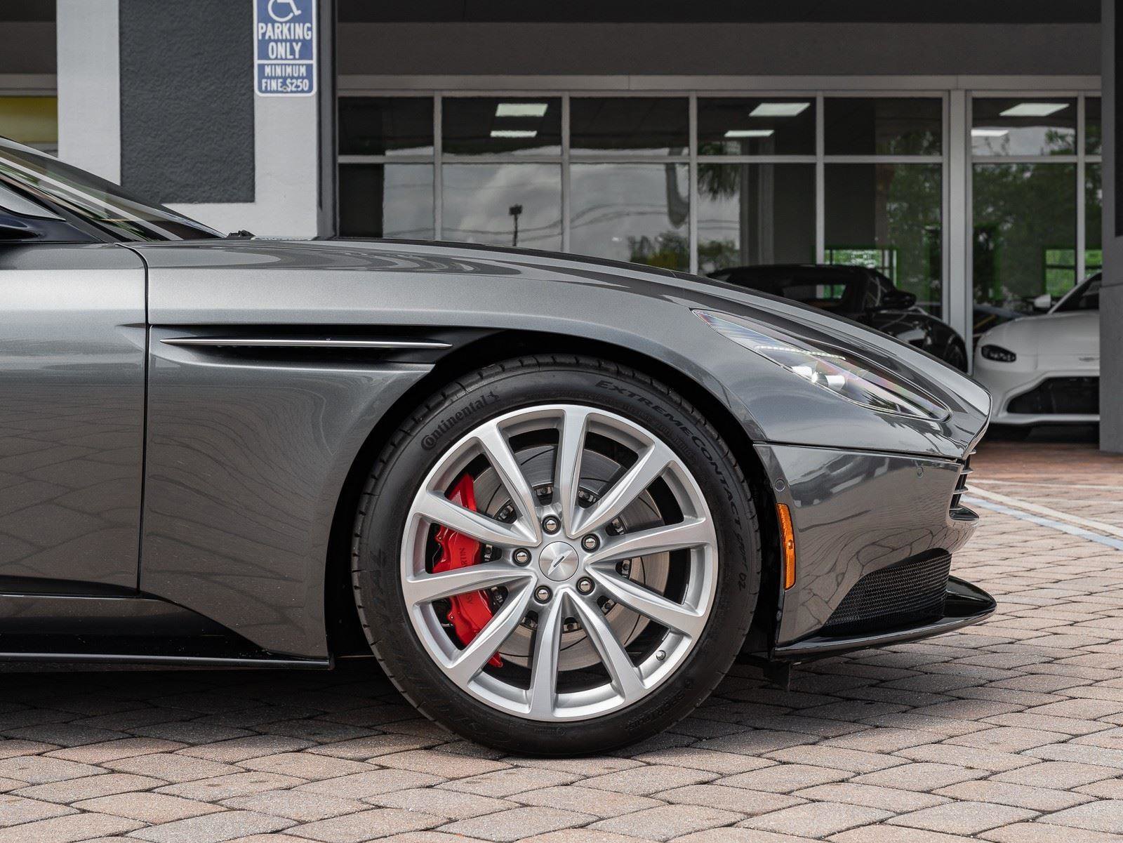 Used 2019 Aston Martin DB11 Volante image 29