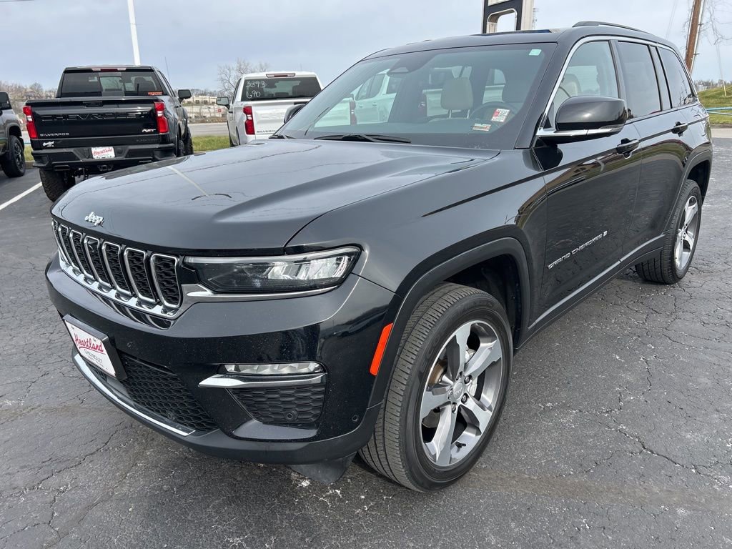 Used 2023 Jeep Grand Cherokee Limited w/ Luxury Tech Group II image 9