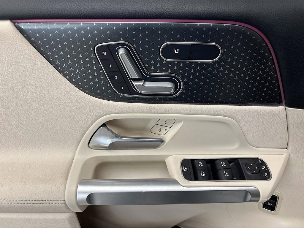 Used 2025 Mercedes-Benz GLB 250 image 21