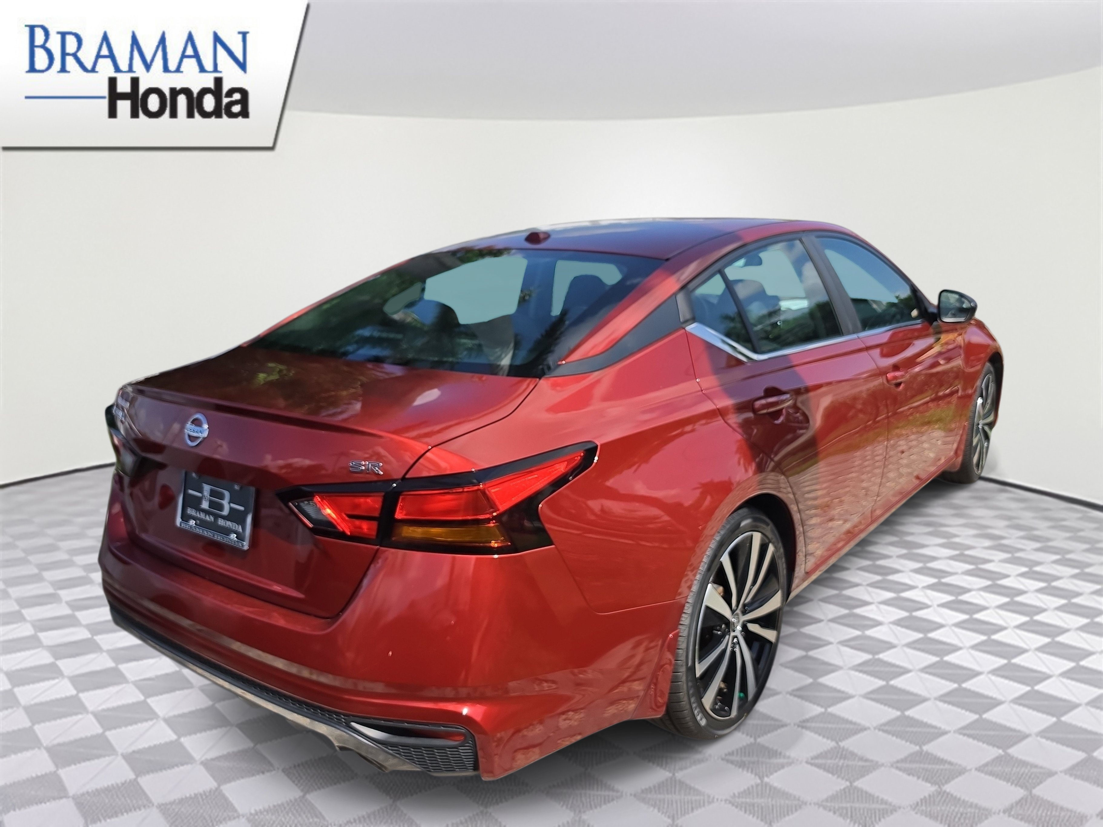 Used 2019 Nissan Altima 2.5 SR w/ SR Premium Package FWD image 3
