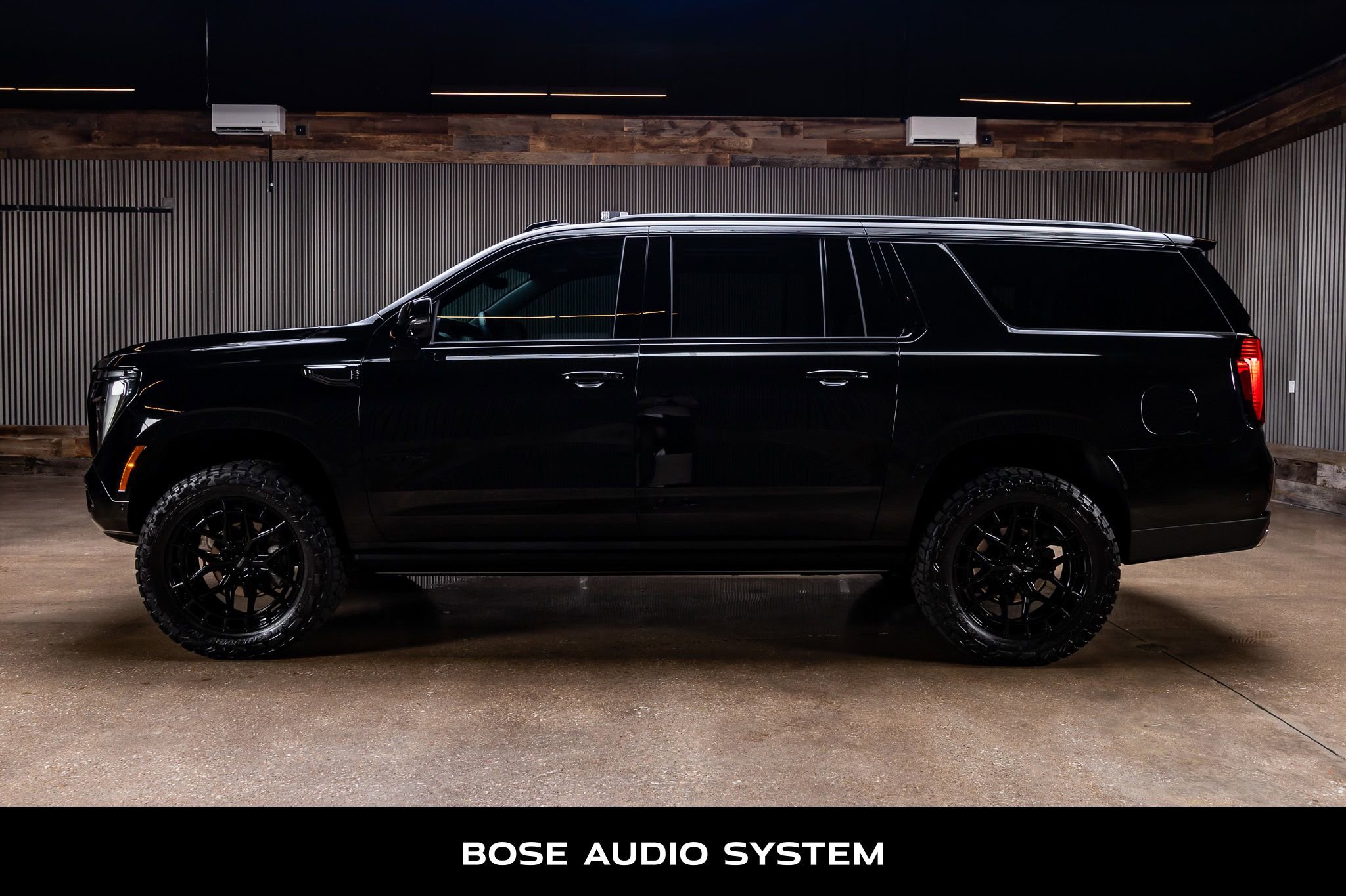 Used 2025 GMC Yukon XL AT4 Ultimate AWD/4WD image 6