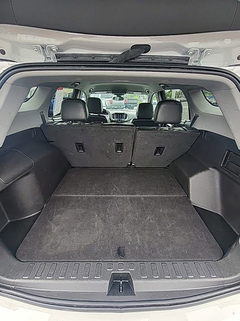 Used 2023 GMC Terrain SLT image 10