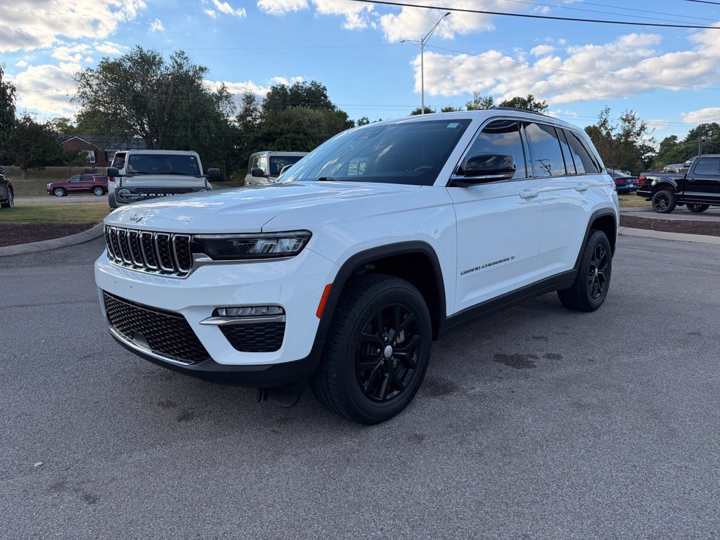 Used 2022 Jeep Grand Cherokee Limited AWD/4WD image 3