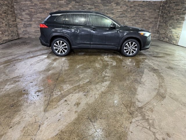 Used 2022 Toyota Corolla Cross XLE w/ Convenience Package image 10