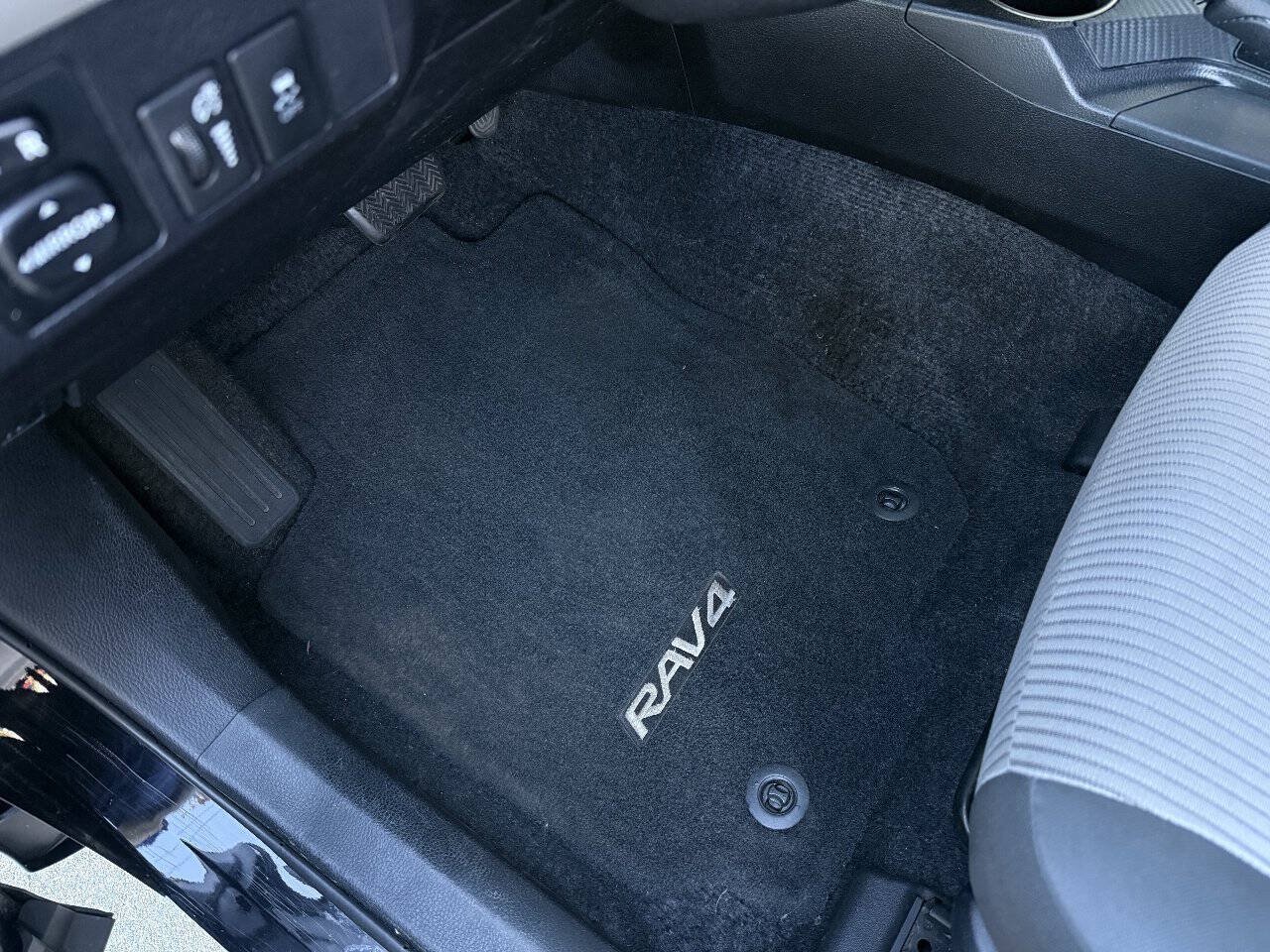 Used 2014 Toyota RAV4 LE AWD/4WD image 16