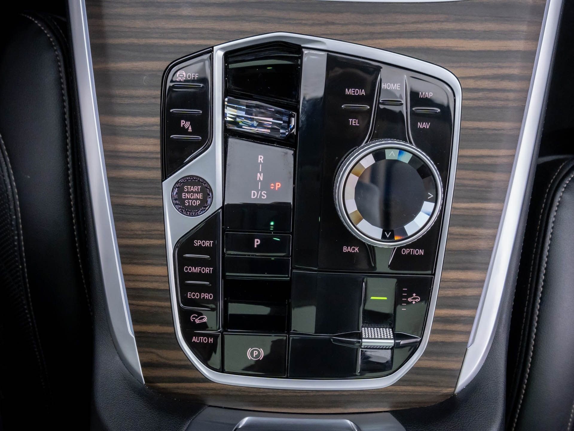 Certified 2025 BMW X7 xDrive40i w/ Executive Package image 23