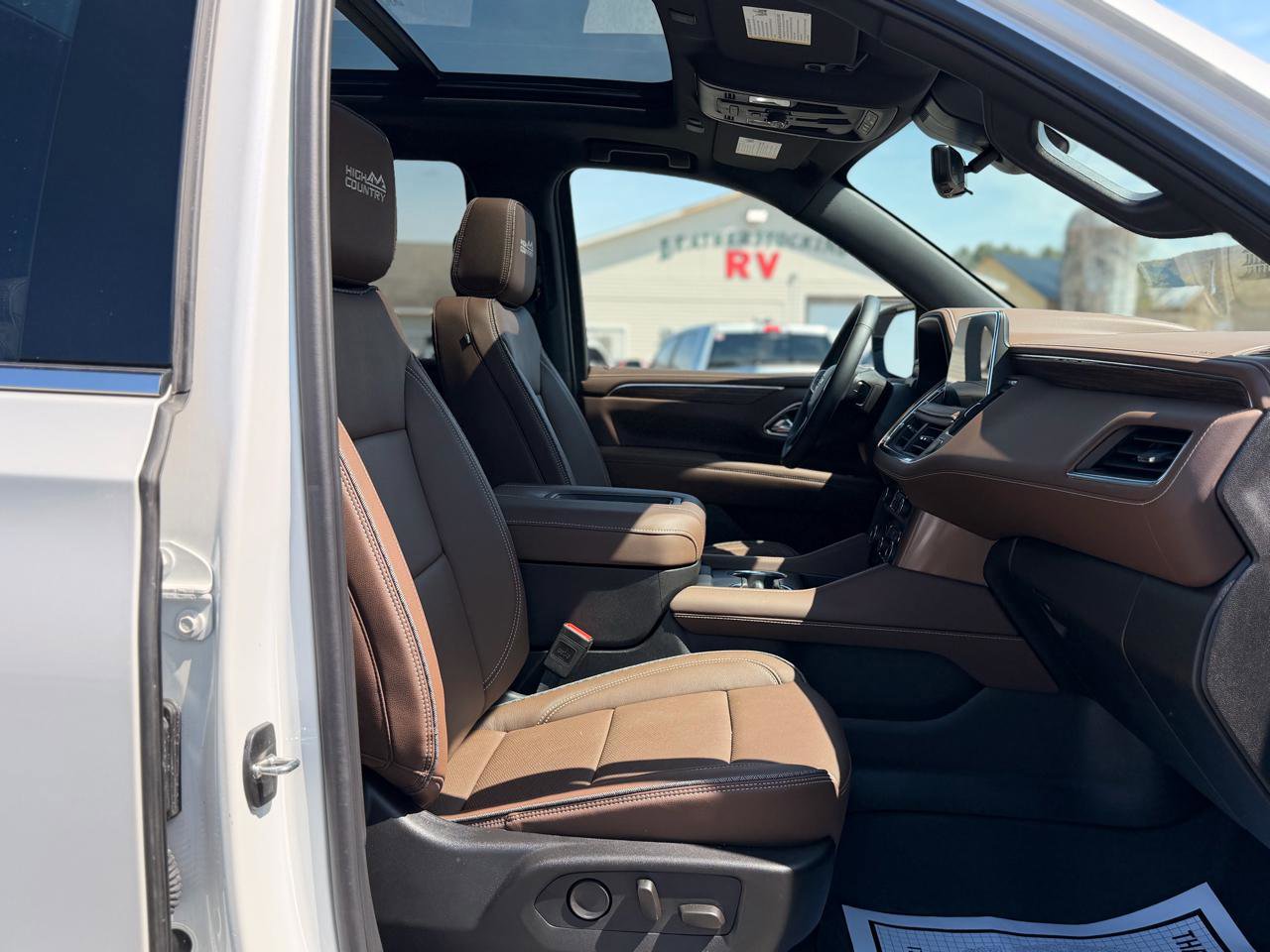 Used 2024 Chevrolet Tahoe High Country AWD/4WD image 37
