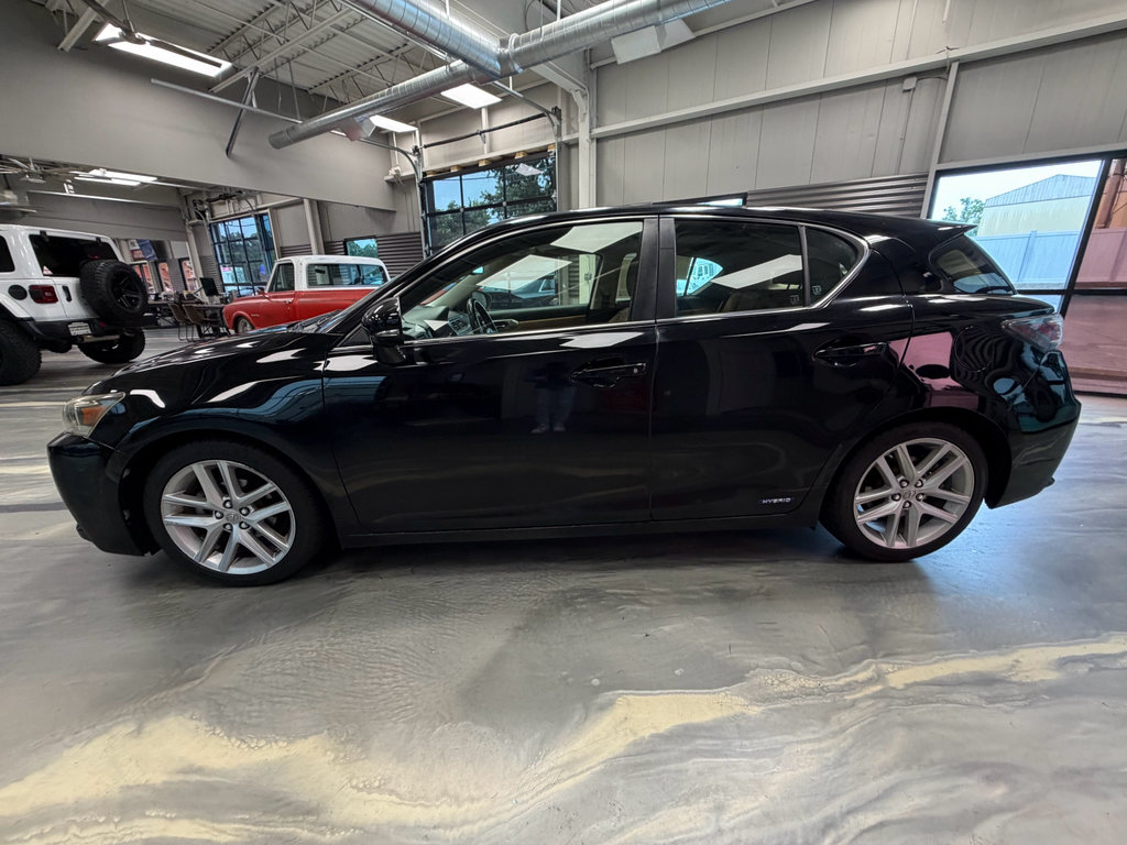 Used 2015 Lexus CT 200h FWD image 34
