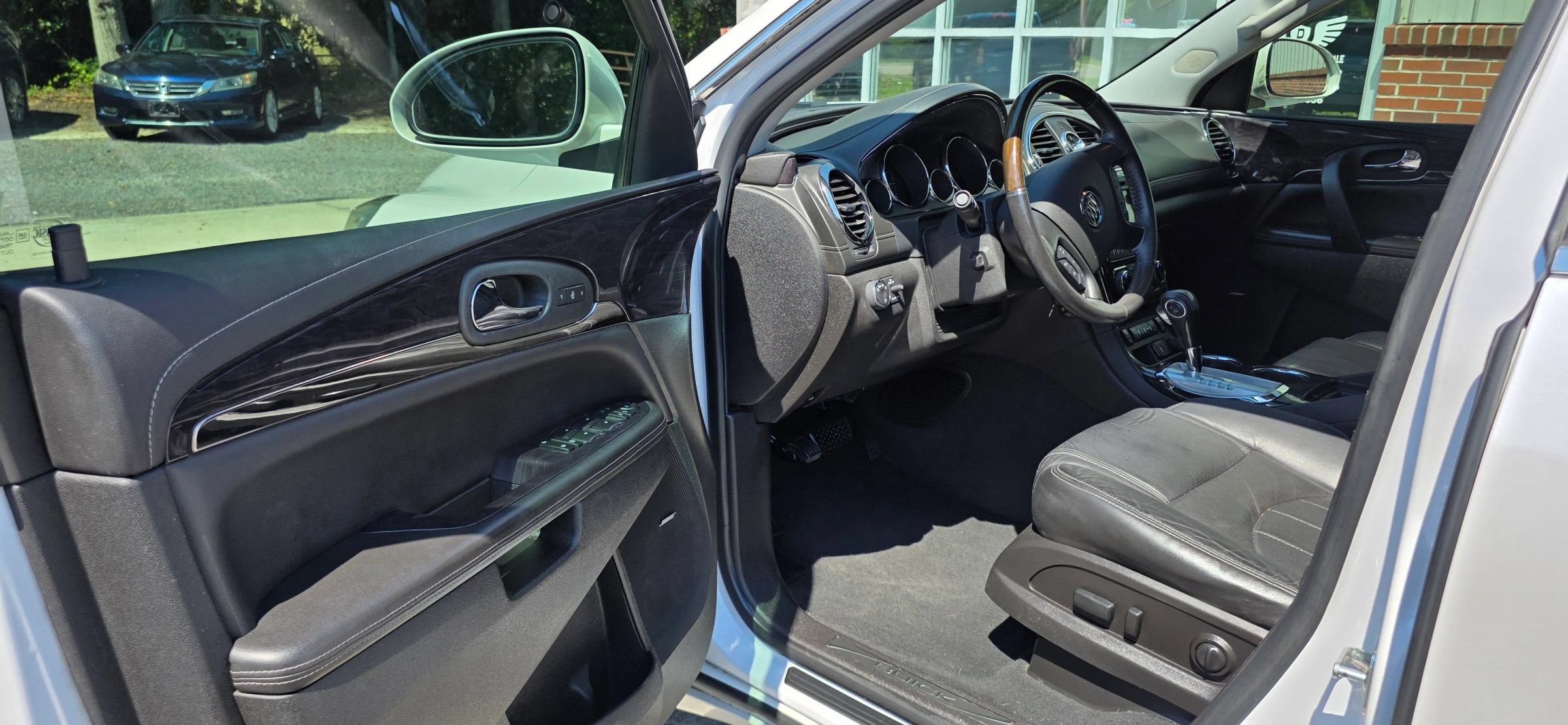Used 2016 Buick Enclave Premium w/ Experience Buick Package FWD image 10