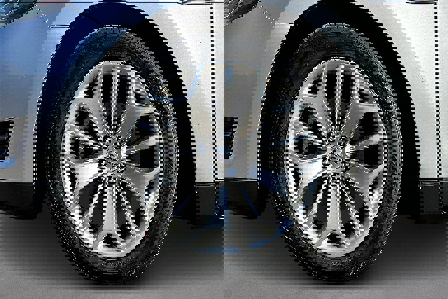 Used 2017 Ford Taurus Limited image 8