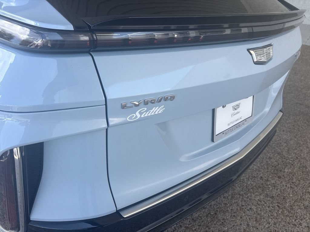 Certified 2024 Cadillac Lyriq Luxury AWD/4WD image 33